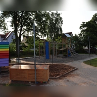 Im weitläufigen Kindergarten-Außenbereich kann das Personal nicht immer alle Stellen einsehen. Zwei Kinder haben bereits versucht, über den Holzzaun zu klettern. Der soll nun sicherer werden. (Archivbild: Antonia Müller)