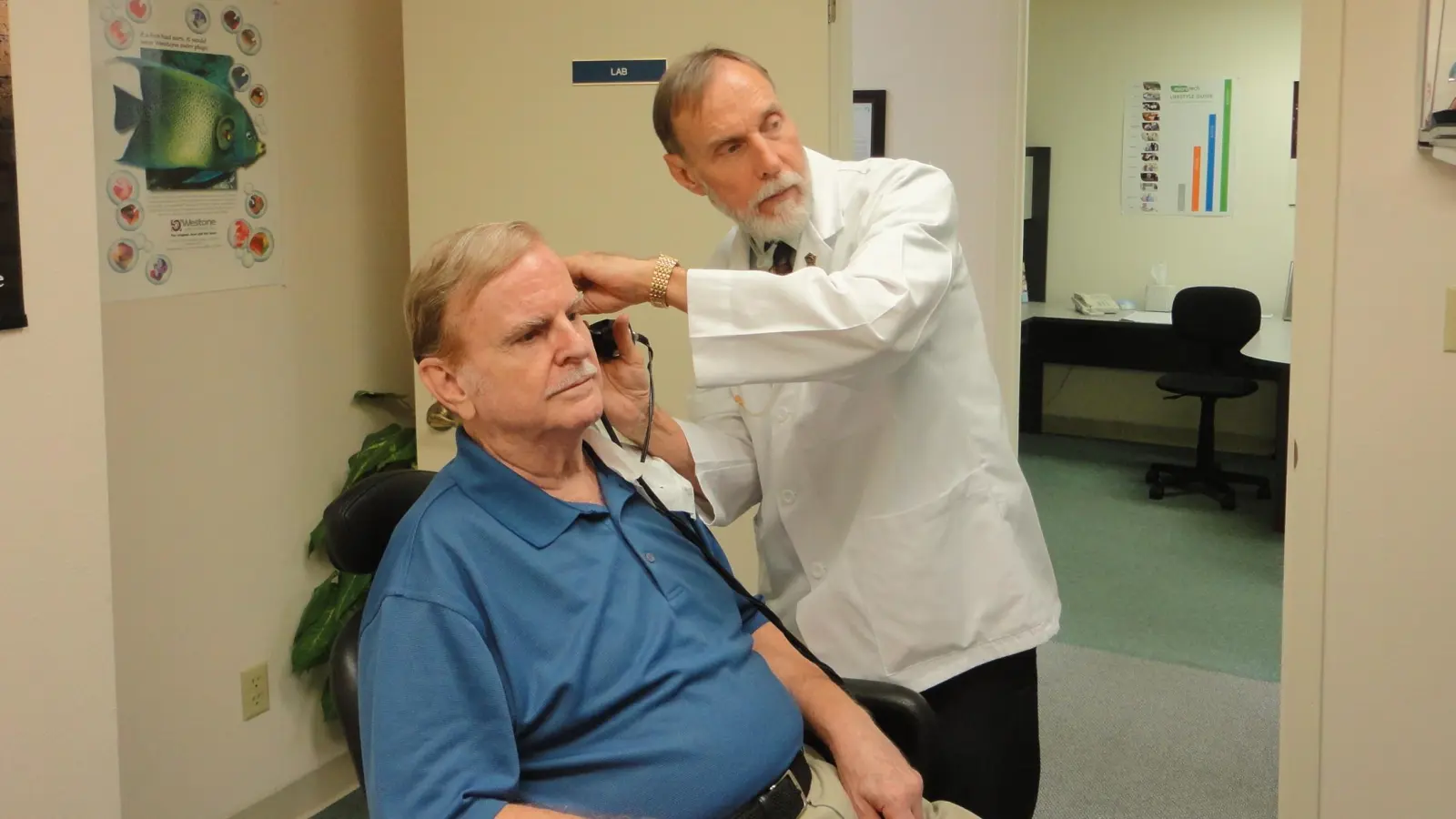 Wenn das Gehör nachlässt, können moderne Hörgeräte helfen, wieder voll am Leben teilhaben zu können.  (Foto: Pixabay)