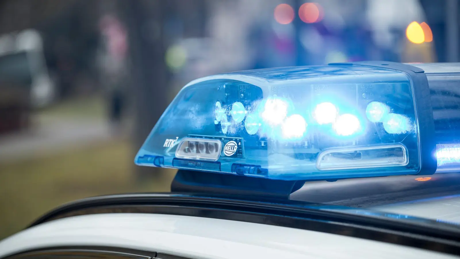 Die Polizei sucht nun nach den unbekannten Tätern. (Symbolbild) (Foto: Daniel Vogl/dpa)