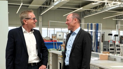 Alte und neue Führung: Klaus Lenkner (links) und Jürgen Metzger arbeiten schon seit 20 Jahren zusammen. „Da kennt man sich gut“, sagen sie. (Foto: Simone Hedler)