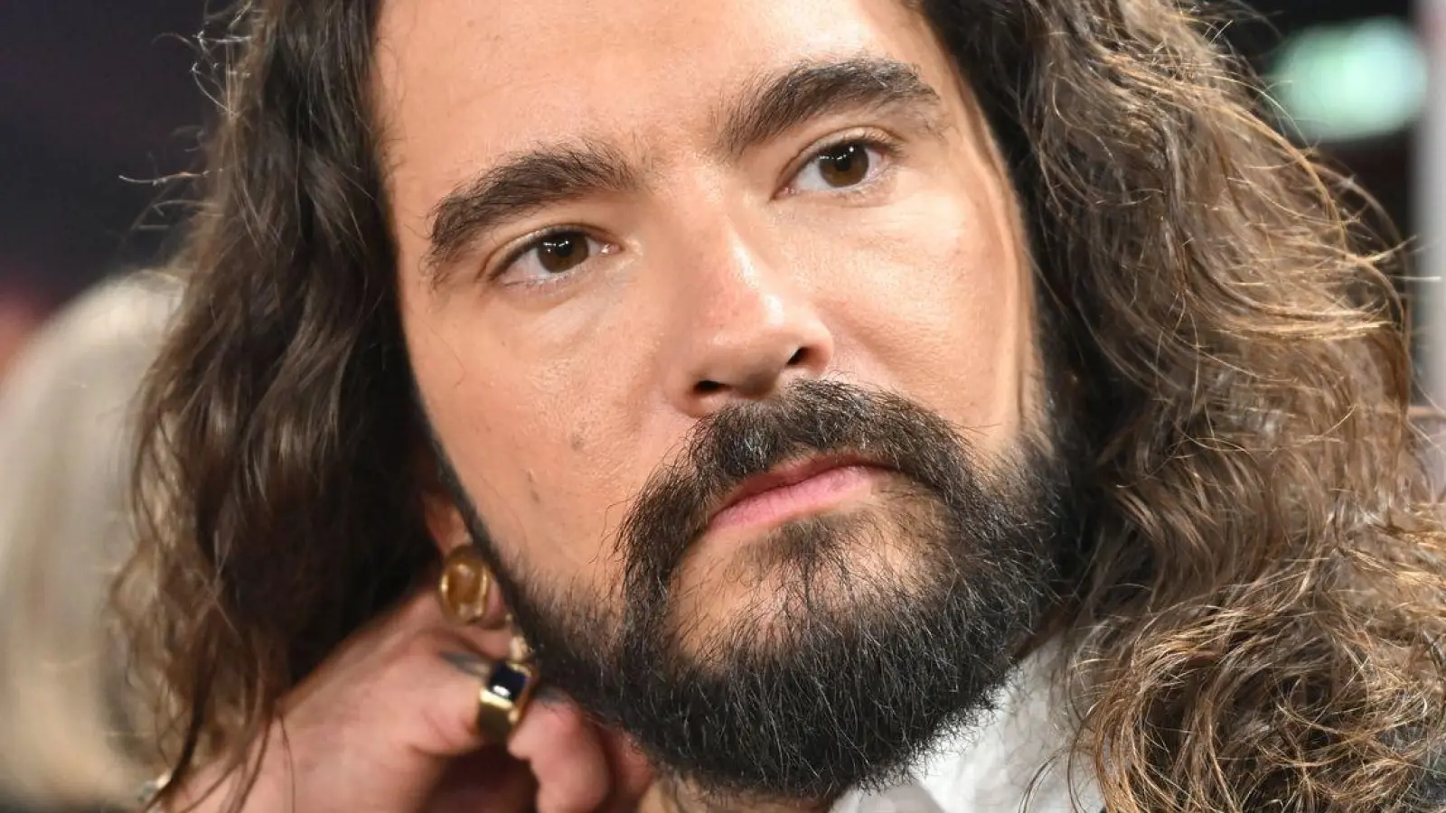 Tom Kaulitz leidet an Clusterkopfschmerz. (Foto: Peter Kneffel/dpa/dpa-tmn)