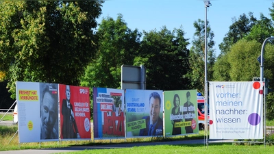 Vor der Bundestagswahl 2021 warben die Parteien zum Beispiel hier an der Schalkhäuser Straße für ihre Positionen. In diesem Jahr wird es in der Stadt vor der Landtags- und Bezirkswahl ähnlich aussehen. (Foto: Jim Albright)