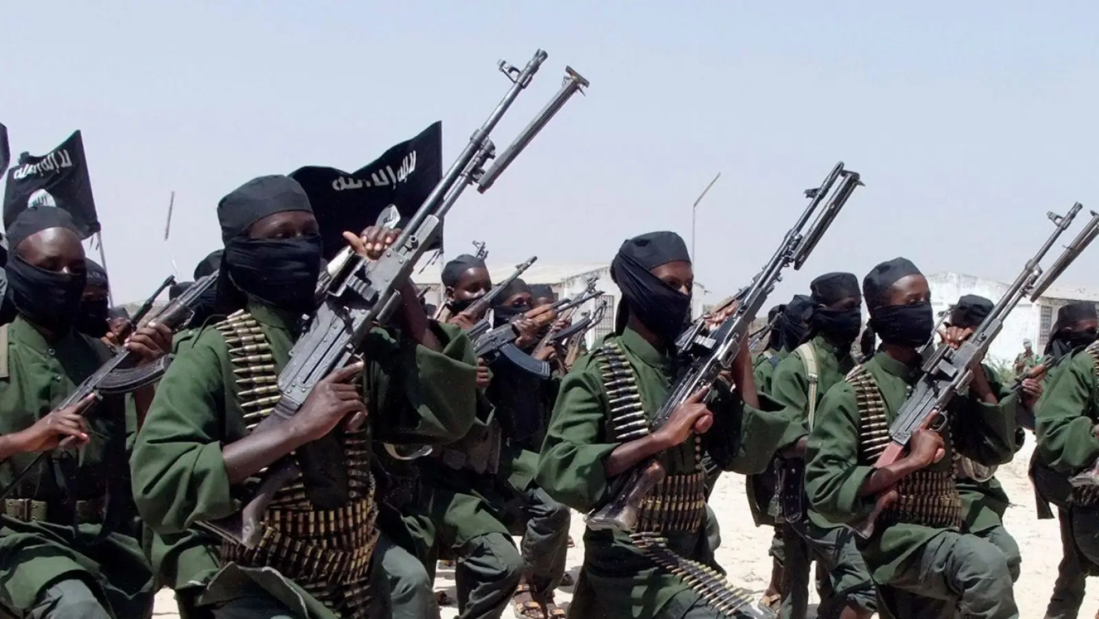 Die islamistische Terrorgruppe Al-Shabaab verübt seit Jahren immer wieder Anschläge in Somalia. (Foto: Farah Abdi Warsameh/AP/dpa)