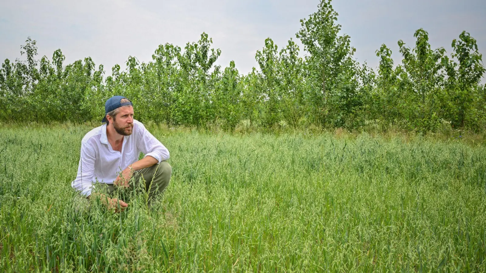 „Wasser wird immer knapper, wir haben keinen gesunden Boden mehr“: Landwirt Benedikt Bösel. (Foto: Patrick Pleul/dpa)
