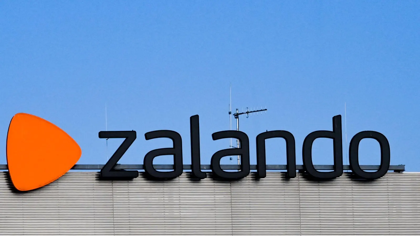 Zalando hatte gegen die Einstufung durch die EU-Kommission als „sehr große Online-Plattform“ klagt. (Archivbild) (Foto: Jens Kalaene/dpa-Zentralbild/dpa)