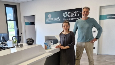 Für den ersten Jahrgang beginnt im Herbst das zweite Ausbildungsjahr. Schulleiterin Diana Thümmel und Geschäftsführer Gottfried Hois haben aber noch andere Ideen. (Foto: Andrea Walke)