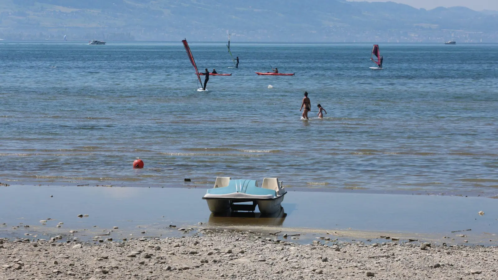 Die Polizei geht davon aus, dass ein Badeunfall am Bodensee tödlich endete. (Archivbild) (Foto: Karl-Josef Hildenbrand/dpa)
