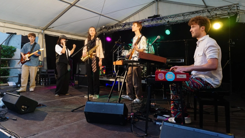 Bei der Band „Kaltstart“ um Frontfrau Katharina Kaneider (Zweite von links) wurde es funky und jazzig. (Foto: Wolfgang Hauf)