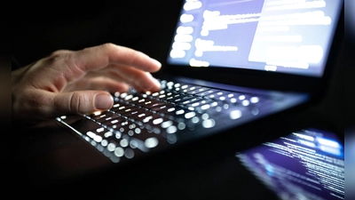 Eine 61-Jährige aus Schweden soll mit ihren Komplizen Menschen aus ganz Deutschland dazu verleitet haben, mehr als eine Million Euro in vermeintliche Finanzprodukte online zu investieren. (Symbolfoto) (Foto: Philip Dulian/dpa)