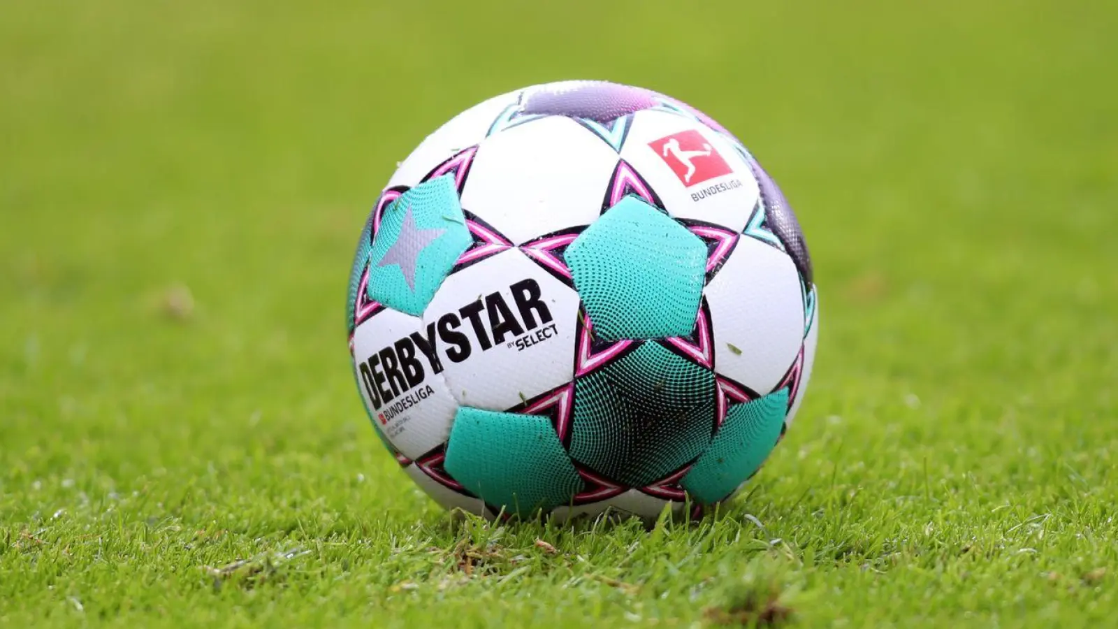 Uffenheim sah im Testspiel gegen Steinachgrund lange wie der Sieger aus. Am Ende hieß es 2:2. (Symbolbild: Andreas Gora/dpa)