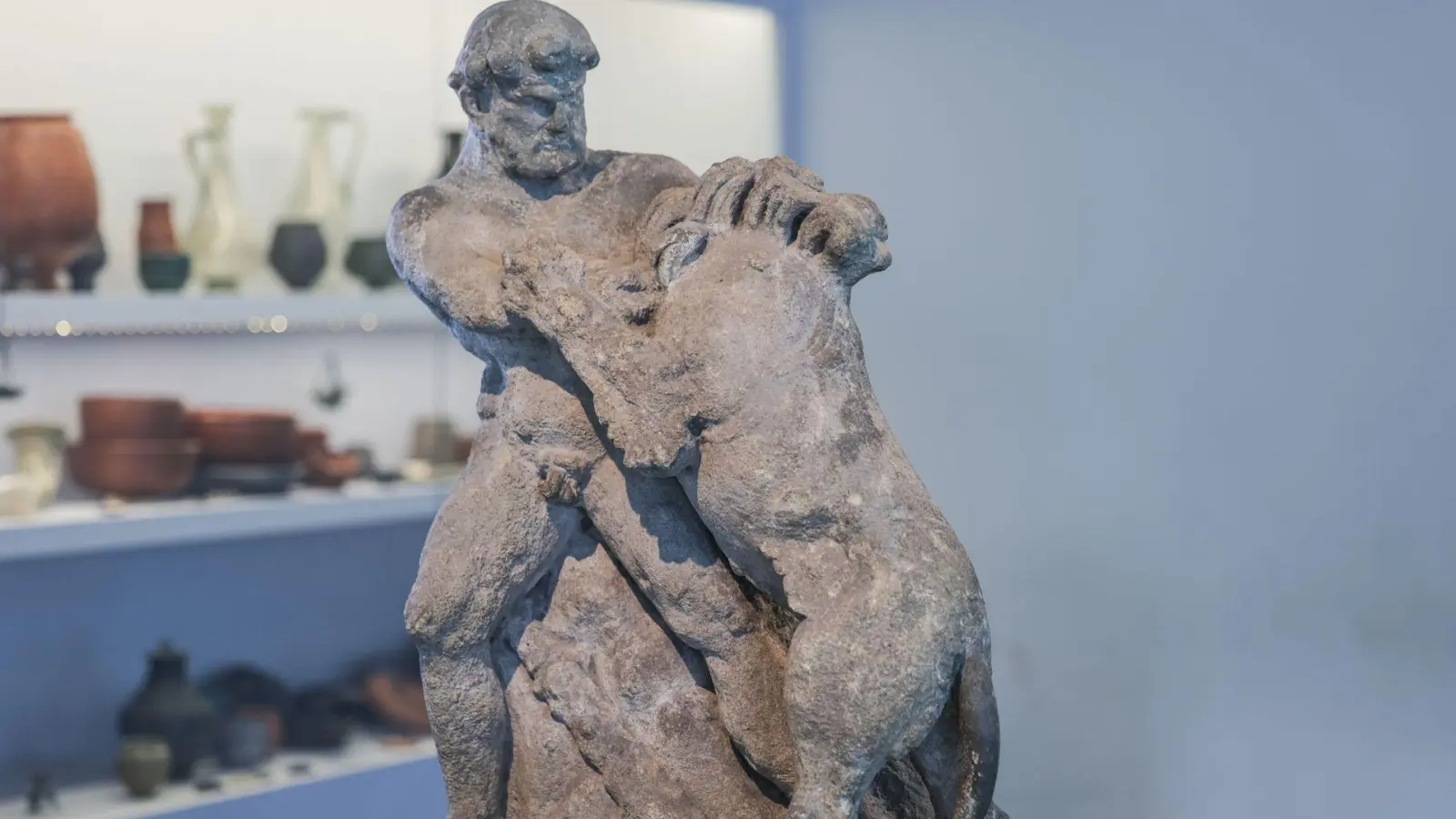 Die Römer rotteten die damals noch in Griechenland verbreiteten Löwen aus und dezimierten auch die Bestände in Nordafrika. (Foto: Oliver Berg/dpa)