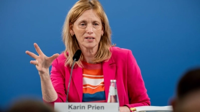 Familienministerin Prien ist für eine gesetzliche Altersgrenze von 13 Jahren für die eigenständige Nutzung eigener Social-Media-Konten. (Foto: Michael Kappeler/dpa)