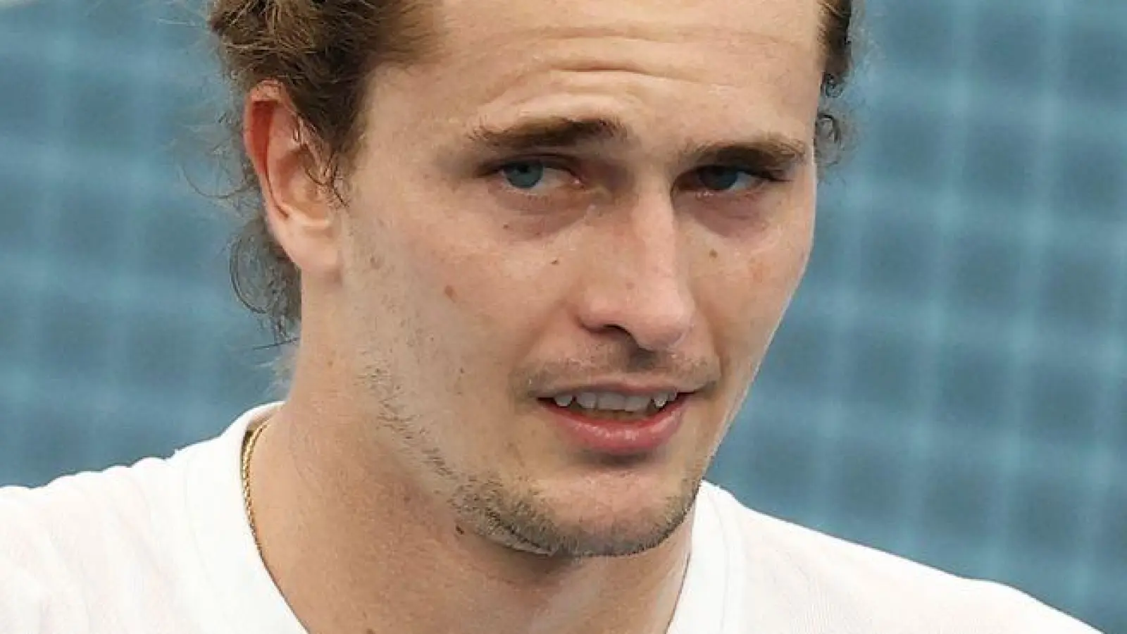 Alexander Zverev bejubelt seinen ersten Sieg im neuen Tennis-Jahr. (Foto: Mark Evans/AAP/dpa)