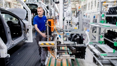 Die Stimmung in der deutschen Autoindustrie ist im September auf einen der tiefsten Werte seit Jahren gesunken. (Archivbild) (Foto: Hauke-Christian Dittrich/dpa)