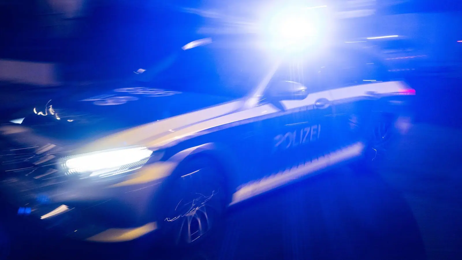 Die Polizei verfolgte das Auto. (Symbolbild) (Foto: Marijan Murat/dpa)