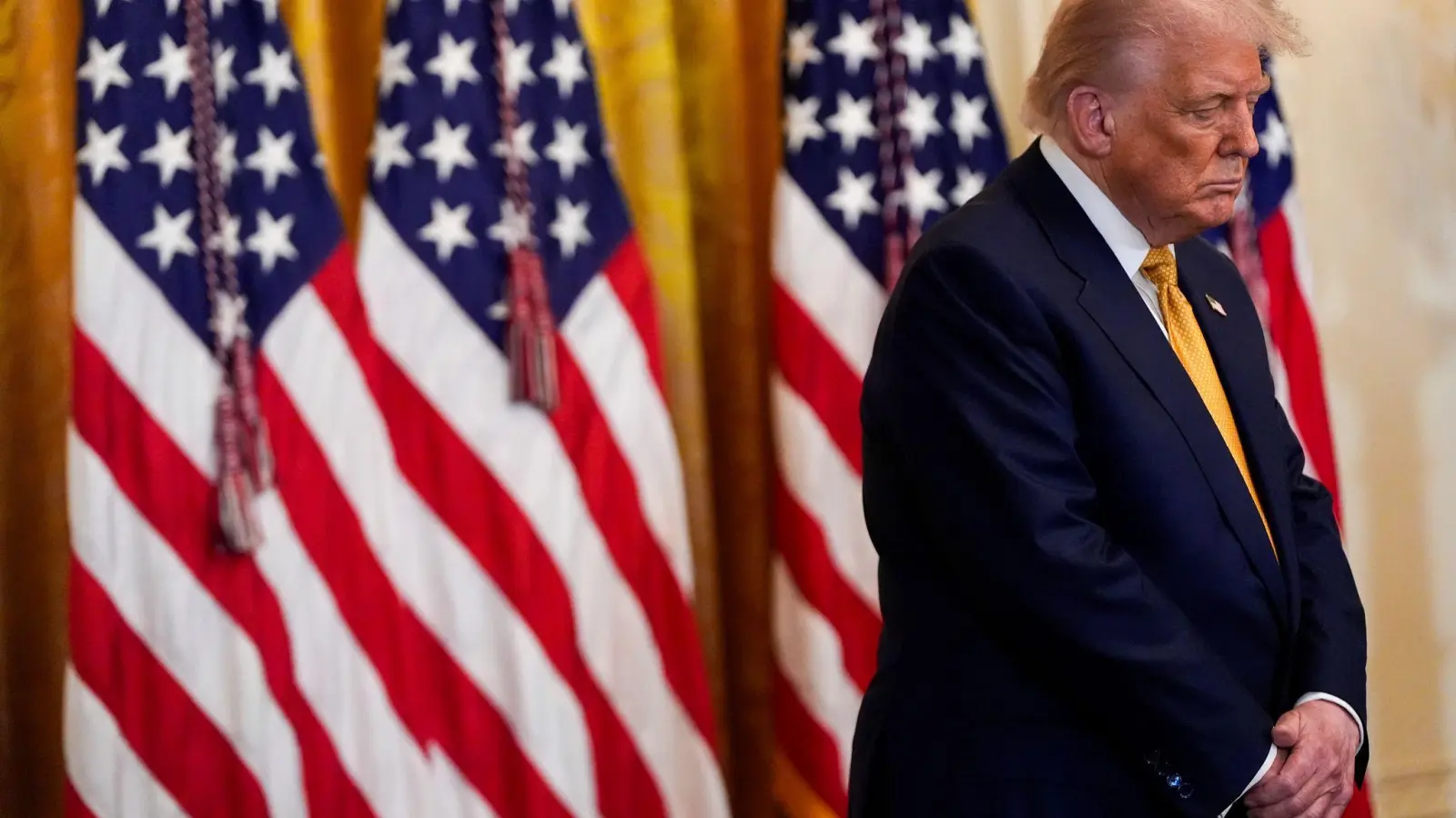 Steht in der Affäre um den Sexualstraftäter Epstein seit Tagen unter Druck - US-Präsident Donald Trump. (Foto: Julia Demaree Nikhinson/AP/dpa)