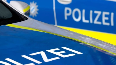 Die Polizei ist nach einem Waffenfund zu einer Wohnungsauflösung in Augsburg ausgerückt. (Symbolbild) (Foto: Sven Hoppe/dpa)