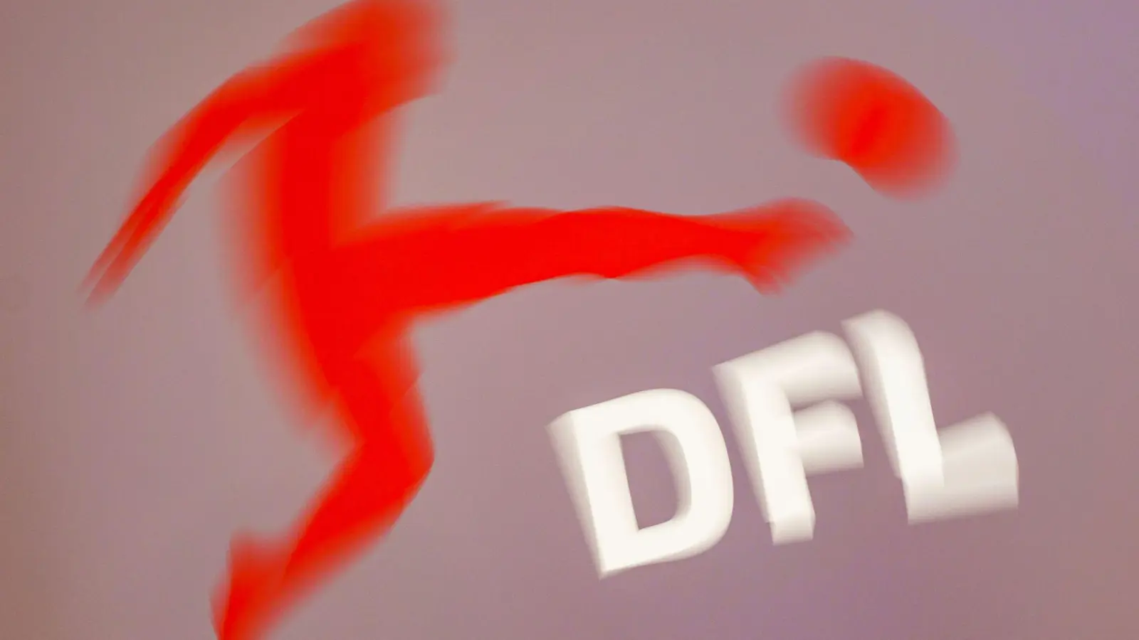 Das Logo der DFL Deutsche Fußball Liga am Rande einer DFL-Mitgliederversammlung (Aufnahme mit Dreheffekt). (Foto: Frank Rumpenhorst/dpa)