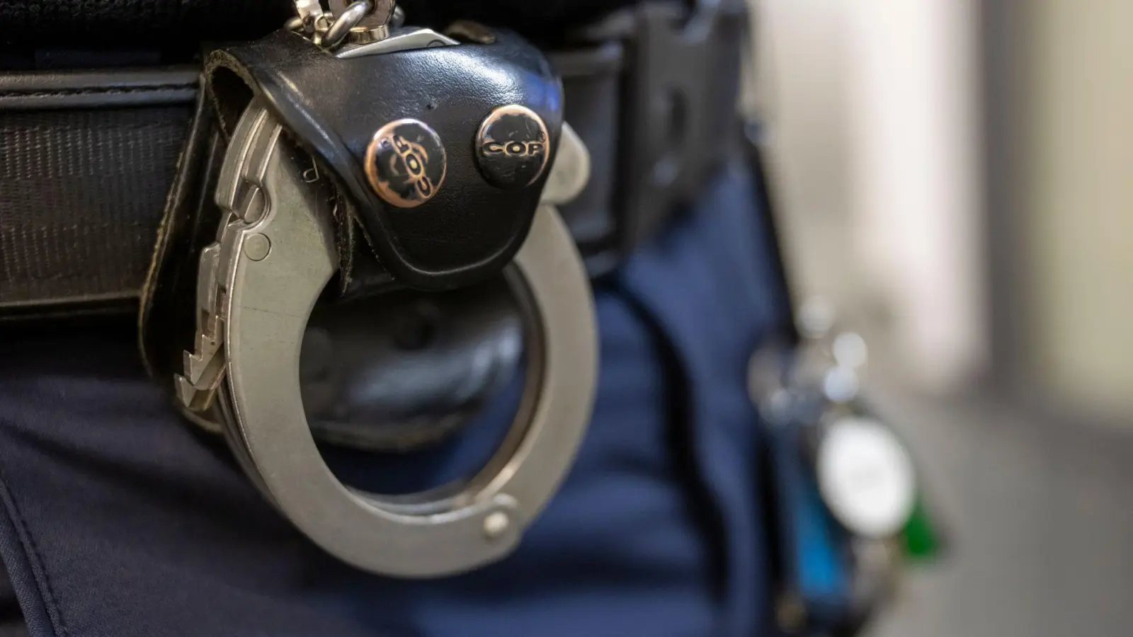 Der 67-Jährige wurde vorläufig festgenommen. (Symbolbild) (Foto: Peter Kneffel/dpa)