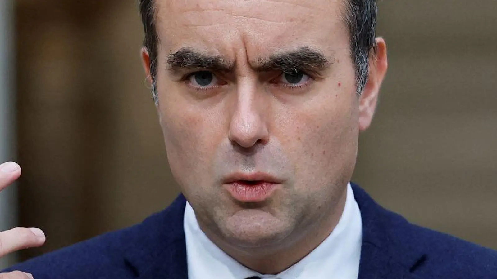 Lecornu hatte nach seinem Rücktritt einen Weg aus der politischen Krise ausgelotet und ist jetzt erneut zum Regierungschef ernannt worden (Archivbild). (Foto: Stephanie Lecocq/Reuters Pool/AP/dpa)