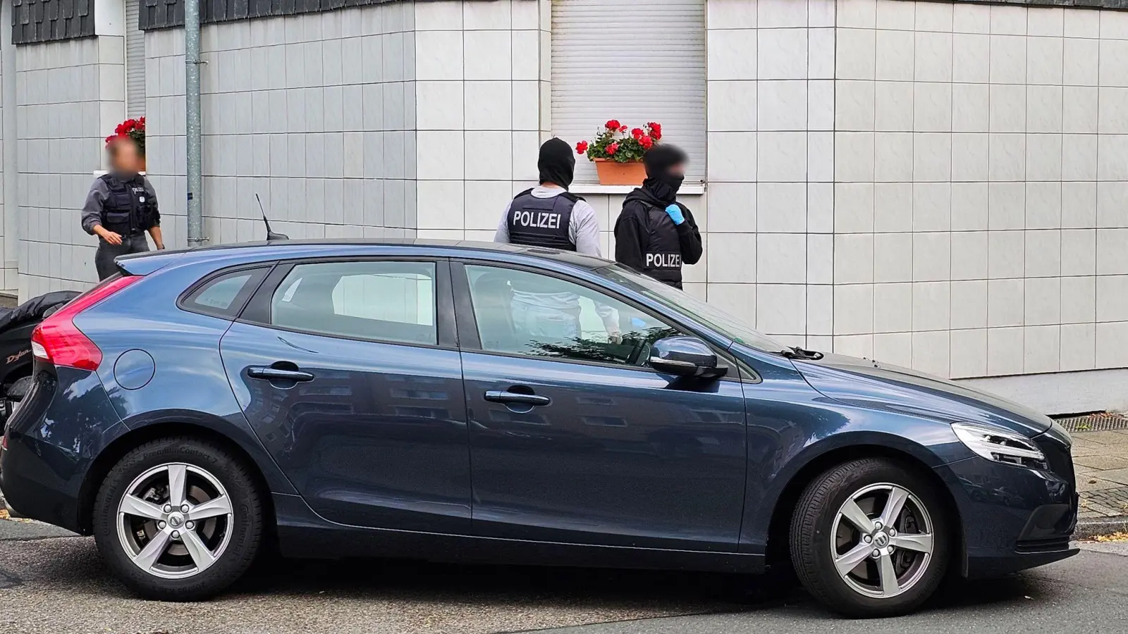 Bei einer Anti-Terror-Razzia in Essen ist ein 27-Jähriger festgenommen worden. (Foto: Markus Gayk/dpa)