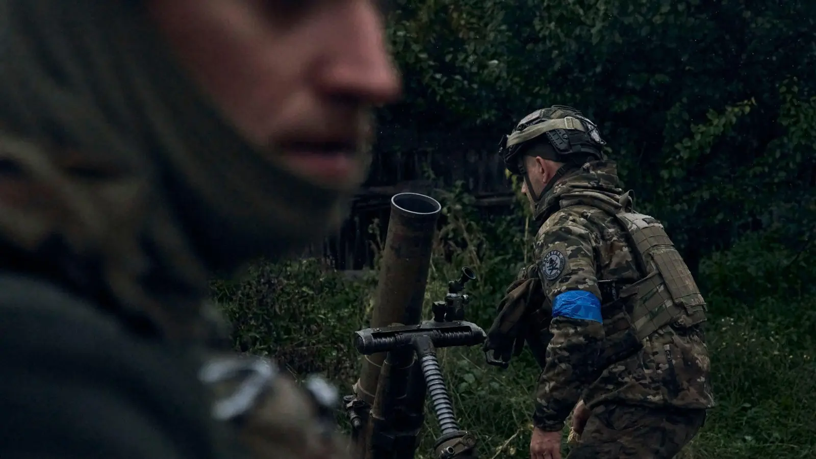 Das ukrainische Militär konnte in den vergangenen Wochen entscheidende Erfolge verbuchen - nun deutet sich eine weitere Rückeroberung an. (Foto: Kostiantyn Liberov/AP/dpa)