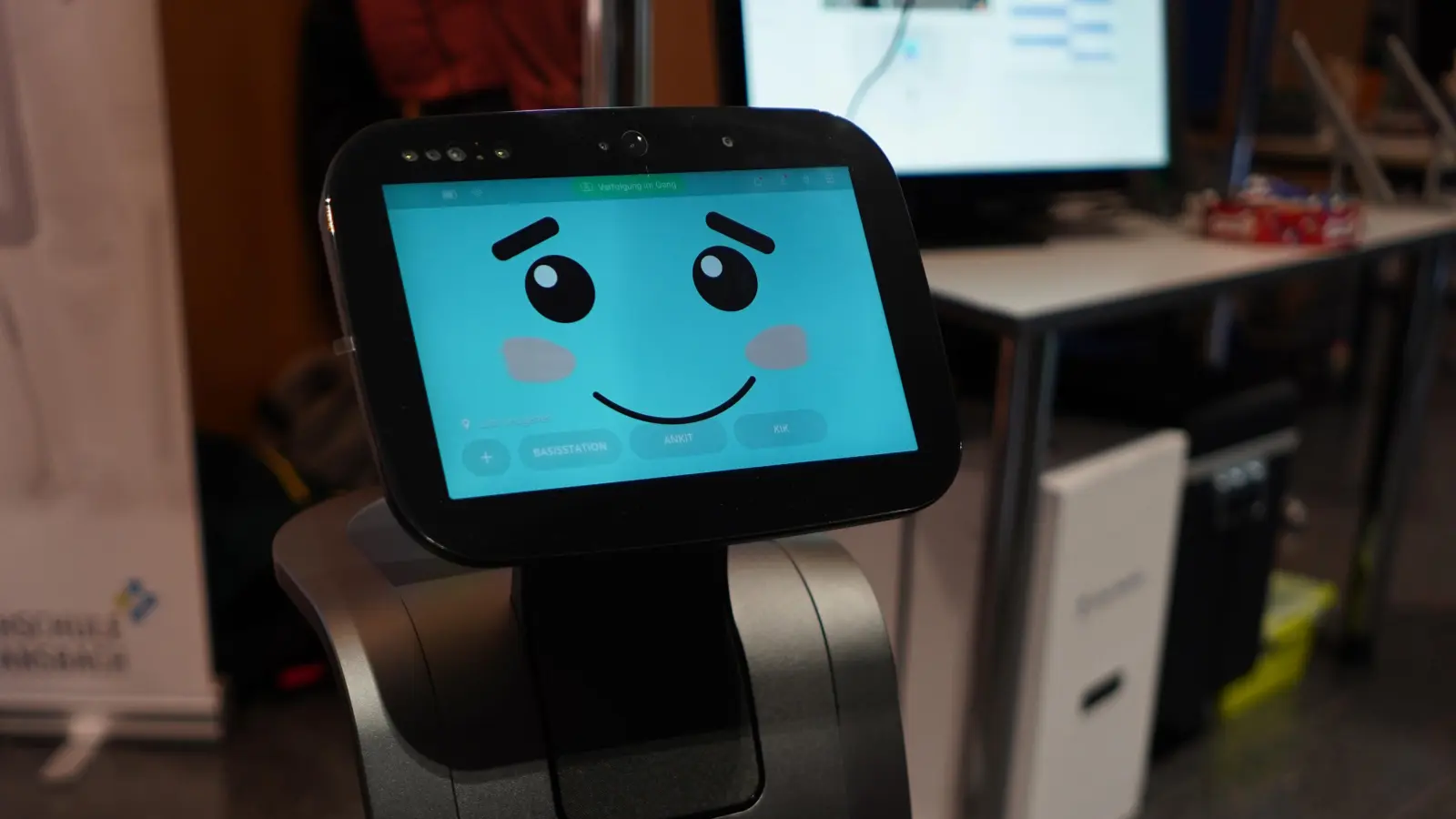 Der mobile Lernroboter Temi unterstützt das neue Lehrprojekt „Scientific Teaching“ an der Hochschule. (Foto: Hochschule Ansbach/Celine Schneider)