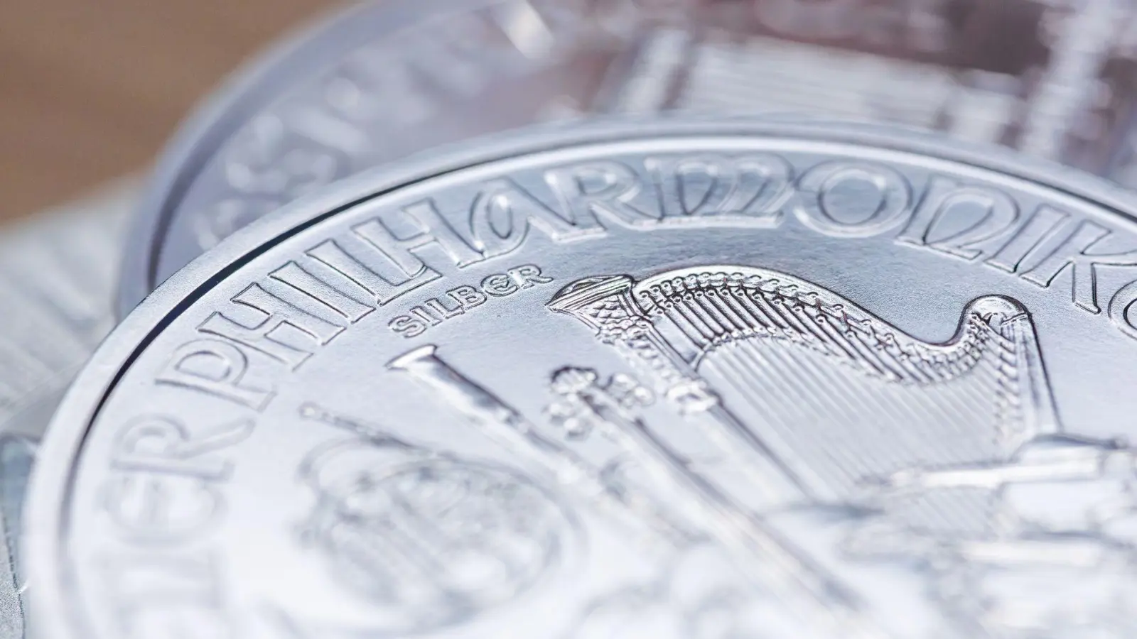 Die Preise für Silber und Gold steigen weiter. (Foto: Fernando Gutierrez-Juarez/dpa)