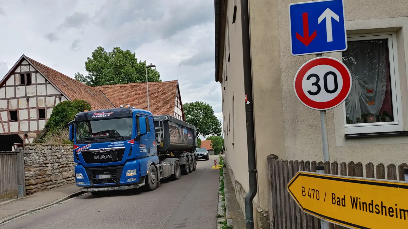 Die Windsheimer Straße Burgbernheims wird in diesem Abschnitt bis mindestens Ende Oktober für den Verkehr gesperrt. (Foto: Katrin Merklein)
