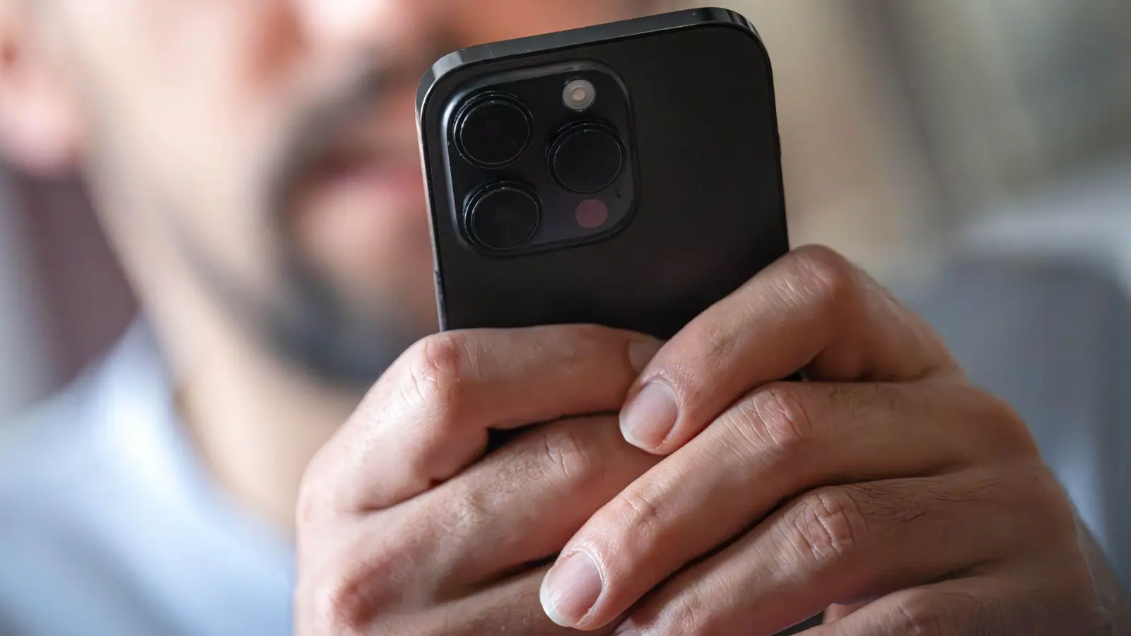 Mit oder ohne: Bei Bundle-Tarifen sollte man aufs Kleingedruckte achten, denn sie sind nicht immer ein Schnäppchen. (Foto: Sina Schuldt/dpa)