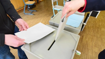 Ohne die vielen ehrenamtlich tätigen Wahlhelfer wäre die durchführung der Kommunalwahlen unmöglich. (Archivbild: Jim Albright.)