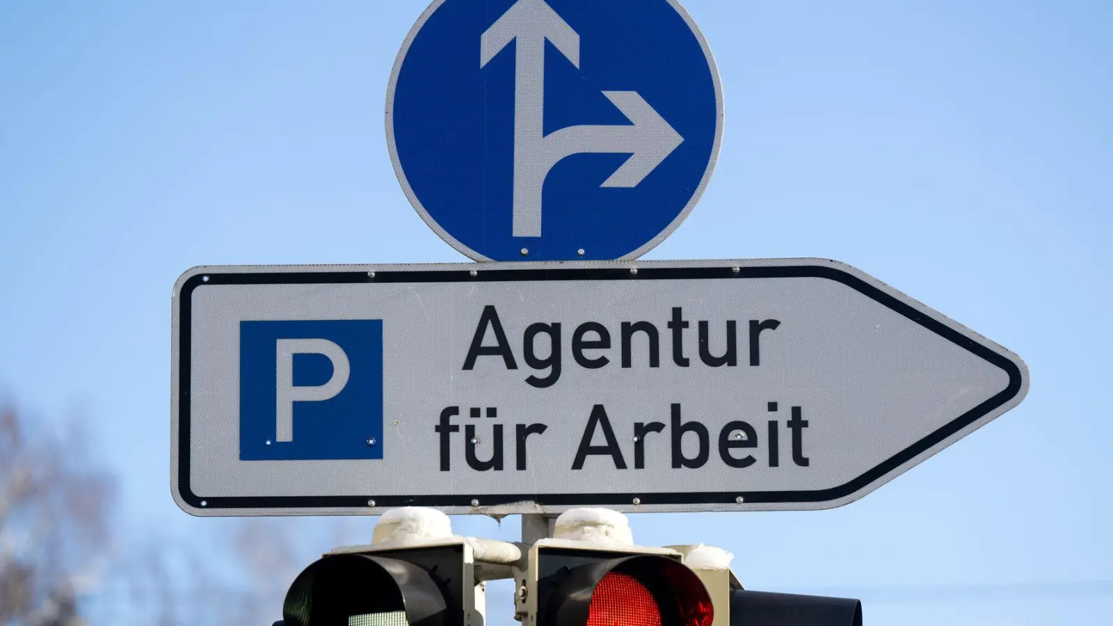 Der bayerische Arbeitsmarkt bleibe unter Druck, heißt es bei der Regionaldirektion. (Symbolbild) (Foto: Sven Hoppe/dpa)