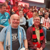 MIchael Beck gehörte in dieser Saison zu den Begleitern von Friedrich Zinnecker bei seinen Besuchen im Spotstudio. Sein einstiger Trainer ist begeisterter Anhänger von 1860 München, Beck Bayern-Fan. Im Studion trug er einen Schal des TSV Dinkelsbühl,  (Foto: privat)