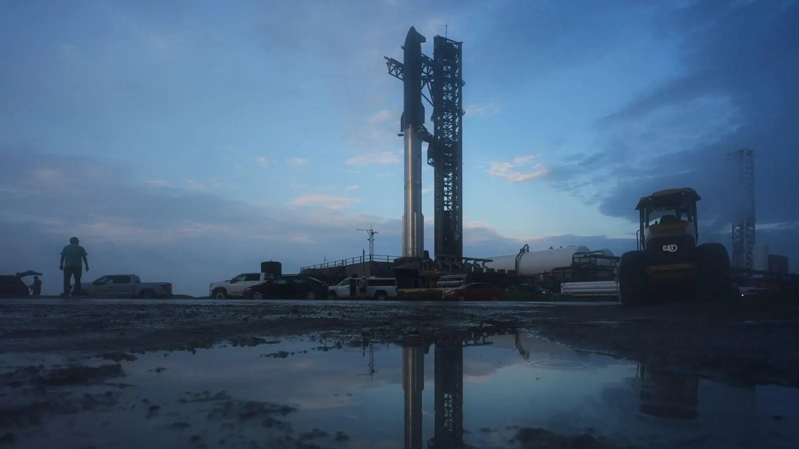 Das Starship wird für einen Testflug in Texas vorbereitet. (Foto: Eric Gay/AP/dpa)