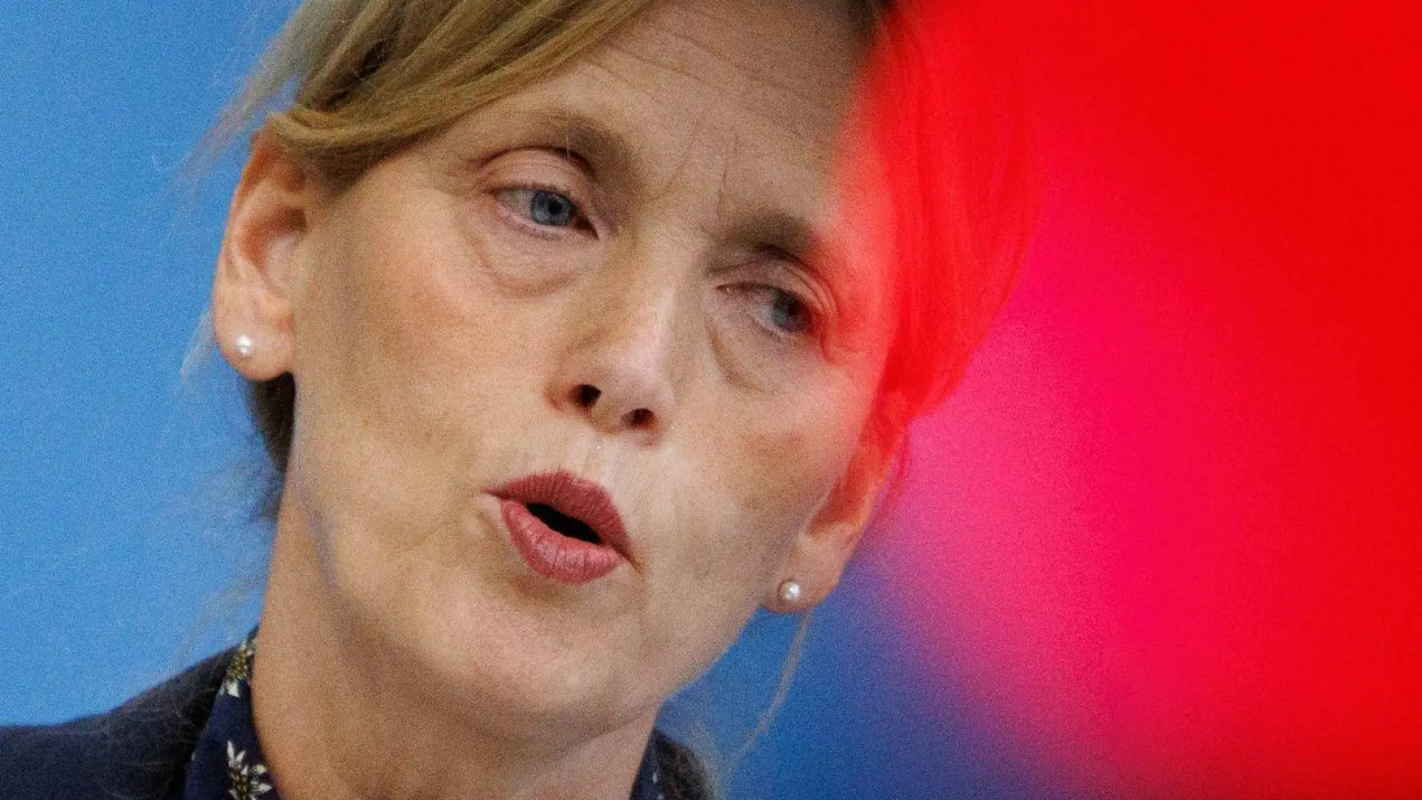 Ziel sei mehr Bildungsgerechtigkeit, sagte Familienministerin Karin Prien.  (Foto: Carsten Koall/dpa)