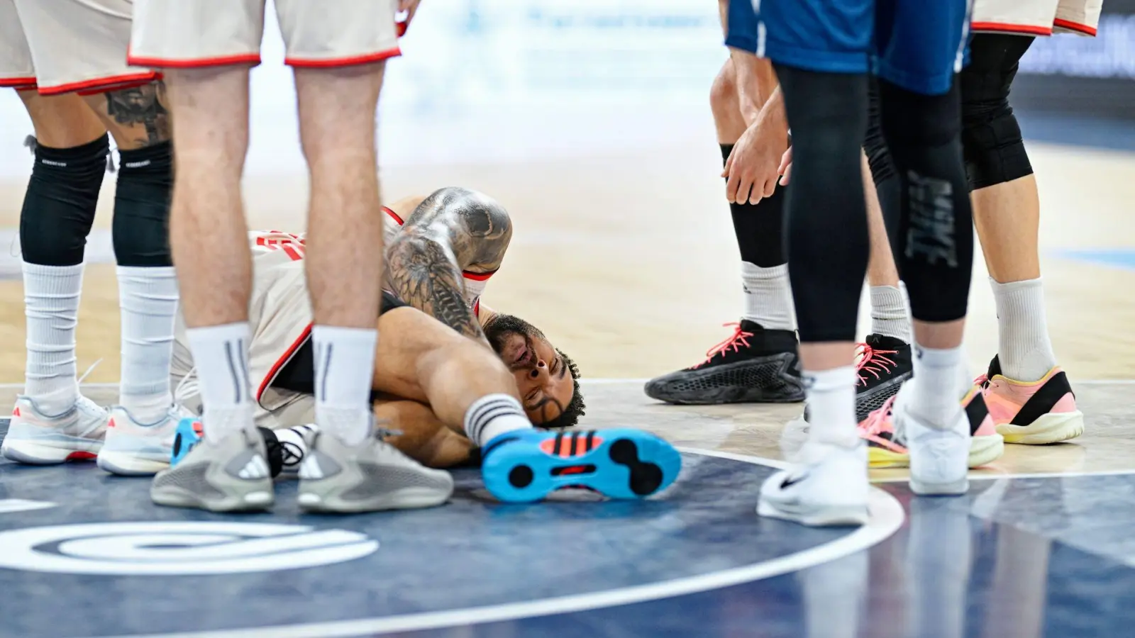Münchens Elias Harris verletzte sich im Spiel in Heidelberg. (Foto: Uwe Anspach/dpa)