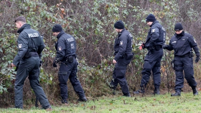 Die Ermittlungen im Fall des getöteten achtjährigen Fabian führen Polizisten zurück in das Gebiet des Fundortes. (Foto: Bernd Wüstneck/dpa)