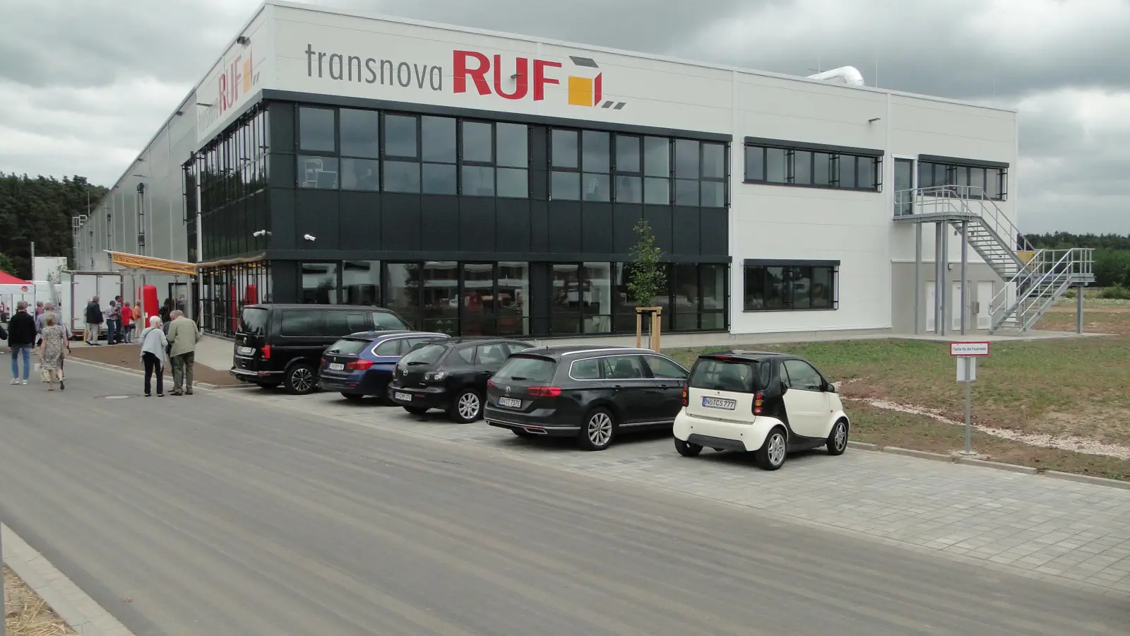 Die neue Produktionshalle der Firma Transnova-RUF ist auf einem rund 40.000 Quadratmeter großen Grundstück an der Werner-von-Siemens-Straße in Brodswinden gebaut worden. (Foto: Winfried Vennemann)