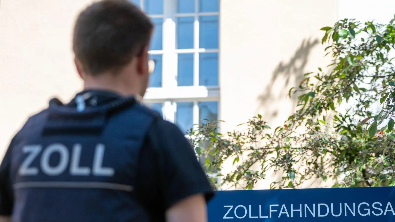 Zoll-Ermittler gingen in einer konzertierten Aktion gegen die mutmaßliche Schmugglerbande vor. (Symbolbild) (Foto: Leonie Asendorpf/dpa)