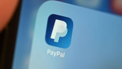 Paypal-Kunden sind ein beliebtes Ziel von Betrügern. Jetzt bloß nicht verunsichern lassen von gefälschten Mails, die angeblich von Paypal kommen. (Foto: Felix Kästle/dpa/dpa-tmn)