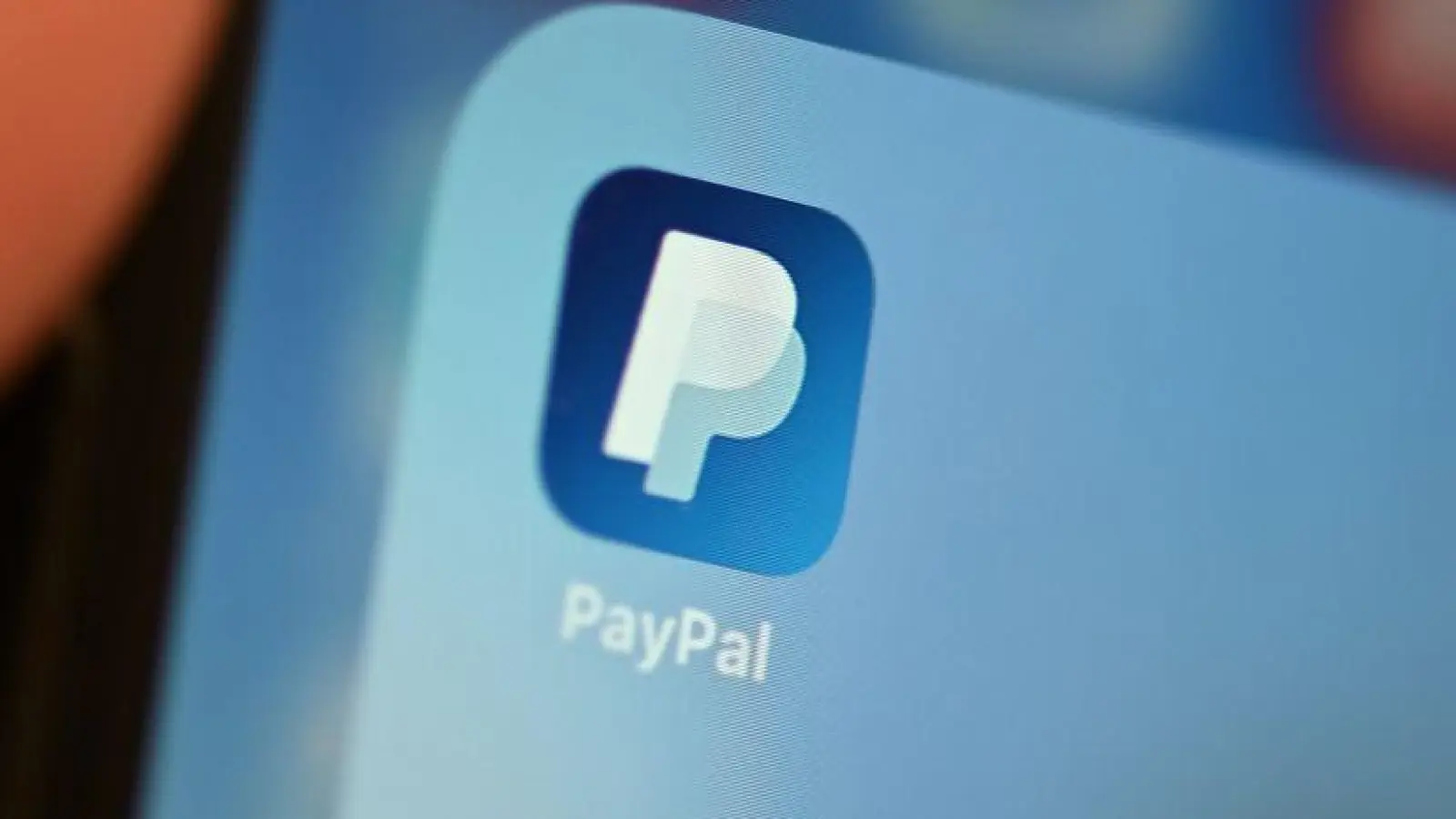 Paypal-Kunden sind ein beliebtes Ziel von Betrügern. Jetzt bloß nicht verunsichern lassen von gefälschten Mails, die angeblich von Paypal kommen. (Foto: Felix Kästle/dpa/dpa-tmn)