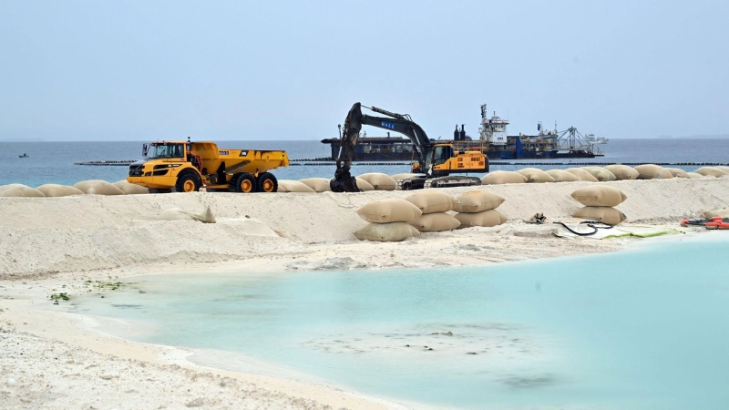 Auf dem Inselstaat Tuvalu wird versucht, sich gegen den steigenden Meeresspiegel zu wappnen.  (Foto: Mick Tsikas/AAP/dpa)