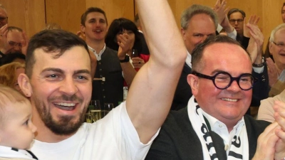 Jubel bei den Olympia-Befürwortern: München sagt Ja zu einer Bewerbung. (Foto: Karl-Josef Hildenbrand/dpa)