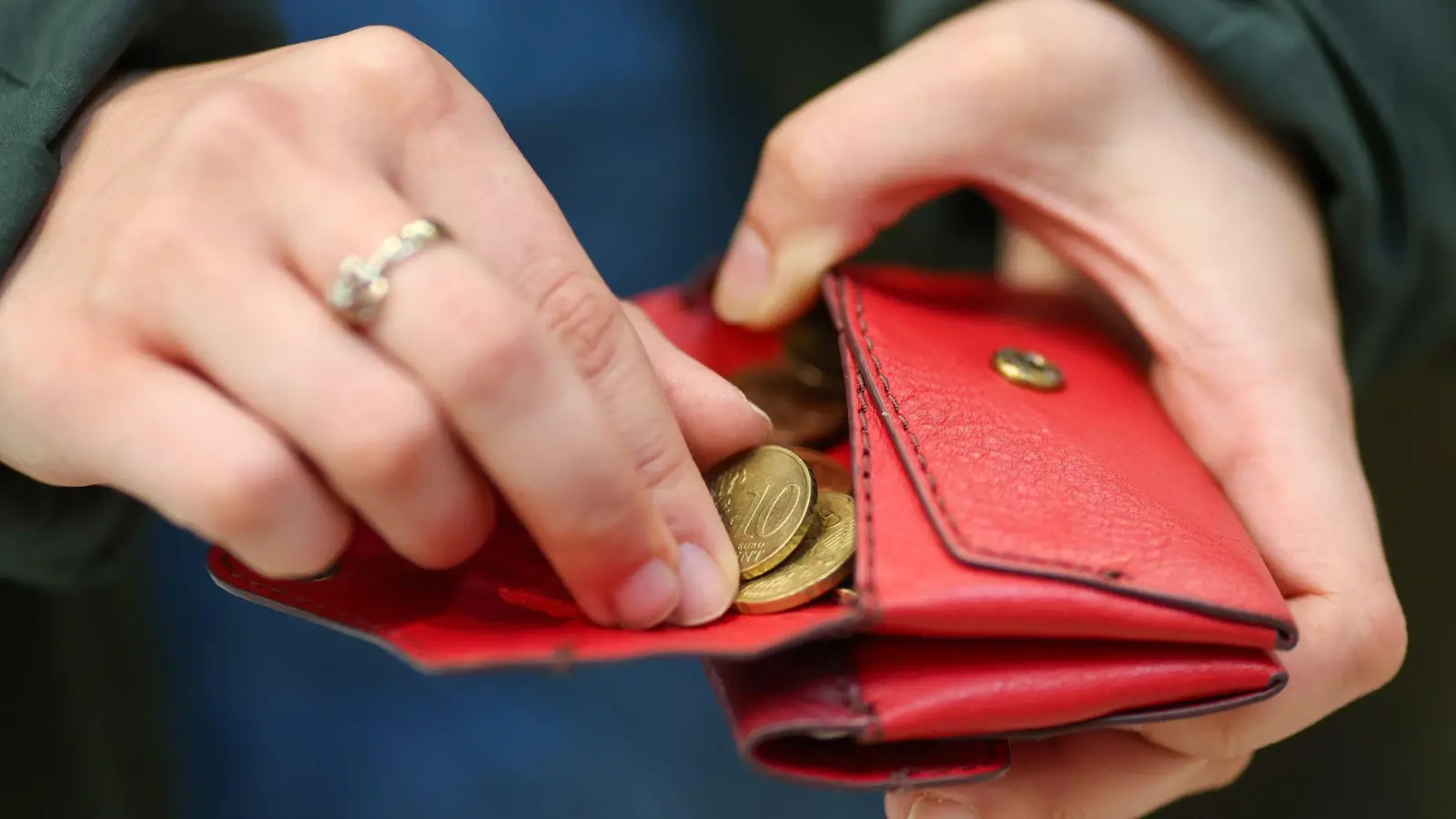 Höhere Inflationsraten schmälern die Kaufkraft der Menschen. (Symbolbild) (Foto: Jan Woitas/dpa)