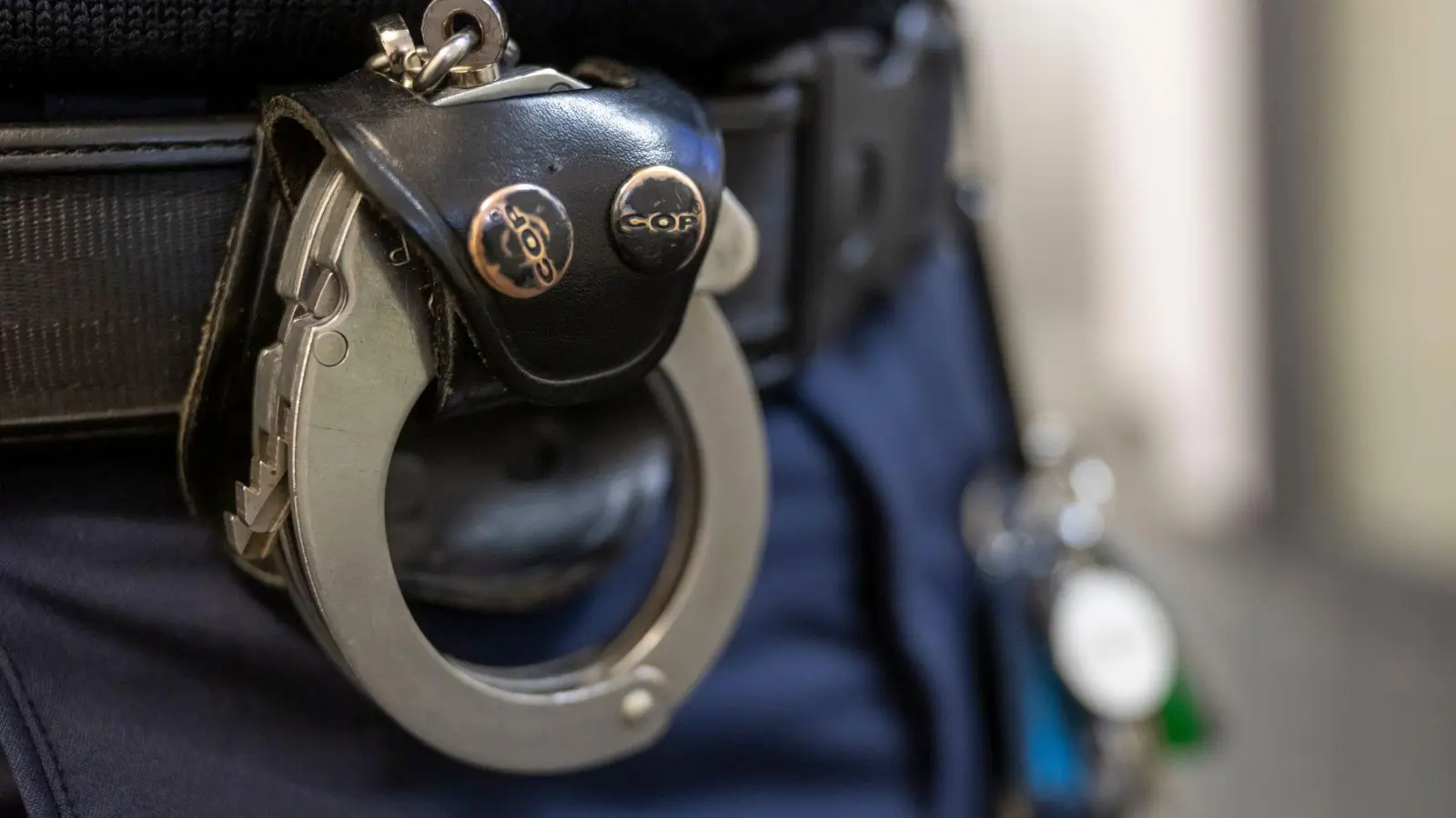 Der Mann wurde festgenommen, ein Haftrichter soll am Dienstag über Untersuchungshaft entscheiden. (Symbolbild) (Foto: Peter Kneffel/dpa)