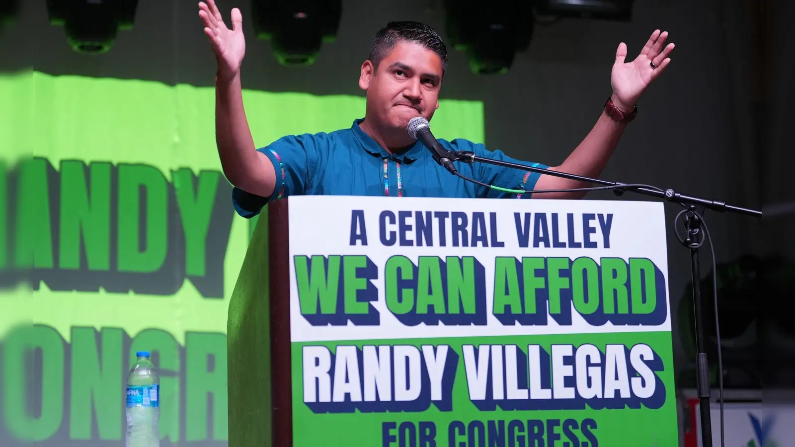 Der Immigranten-Sohn Randy Villegas hat gute Chancen auf einen Wahlsieg für die Demokraten.  (Foto: Jae C. Hong/AP/dpa)