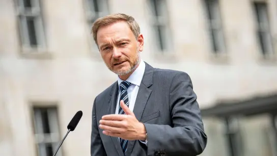 Finanzminister Christian Lindner hat den Staatseinstieg beim Gasimporteur Uniper verteidigt - er erinnerte an die Insolvenz der Lehman-Bank und die nachfolgende Finanzkrise. (Foto: Fabian Sommer/dpa)