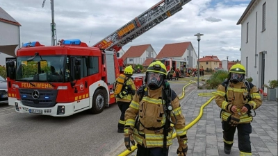 Oft sind Axel Schober (Mitte) und Gökhan Burgaz (rechts) gemeinsam im Einsatz. (Foto: Feuerwehr Rothenburg)