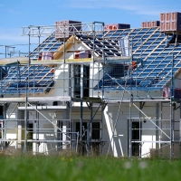 Im Wohnungsbau sank der Auftragsbestand preisbereinigt. (Archivbild) (Foto: Sven Hoppe/dpa)