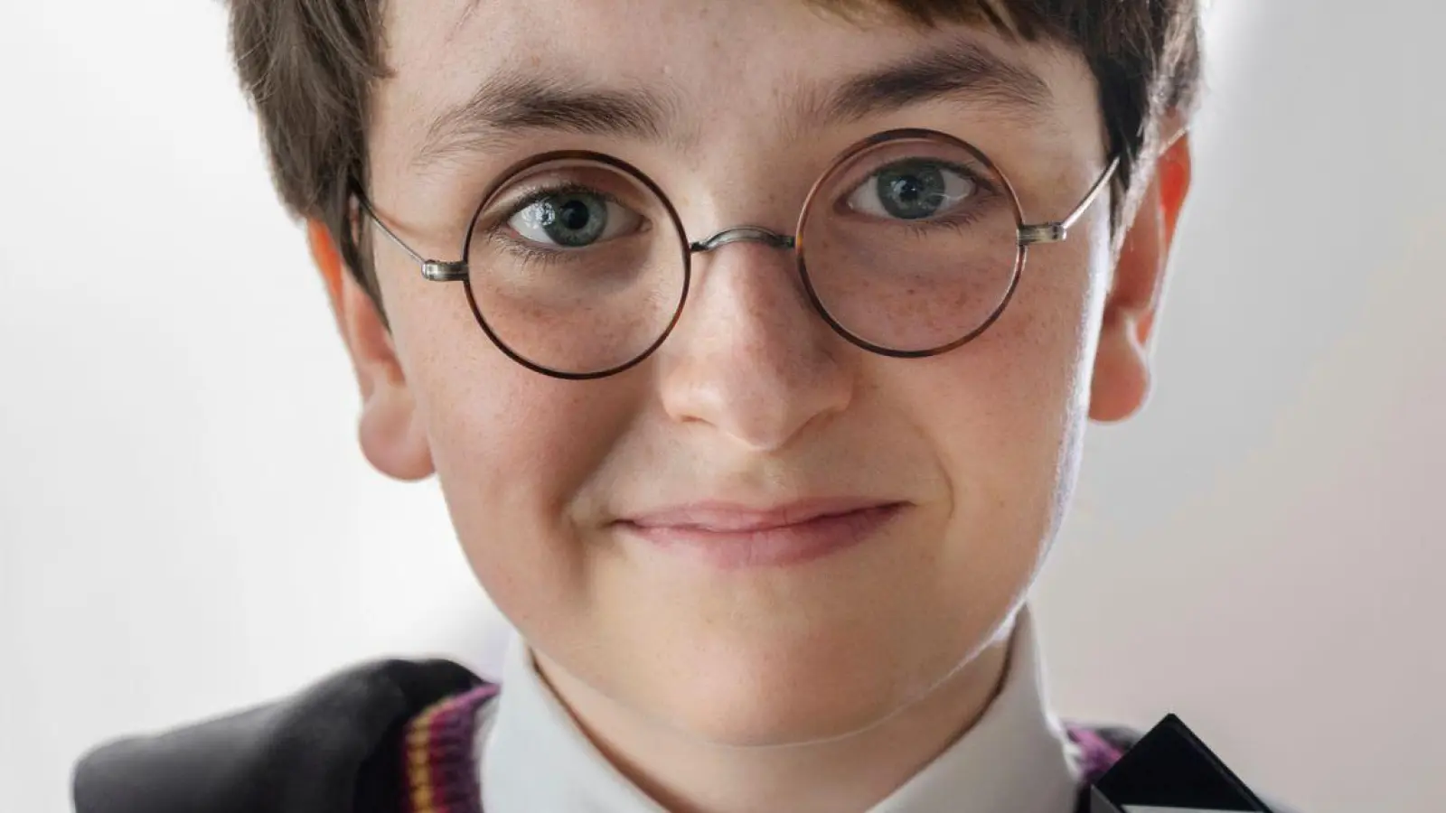 Dominic McLaughlin spielt Harry Potter. (Foto: Aidan Monaghan/HBO via AP/dpa)